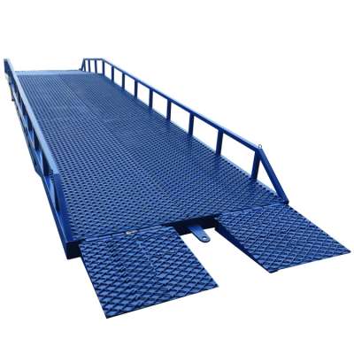 Warehouse stationary dock level ramp