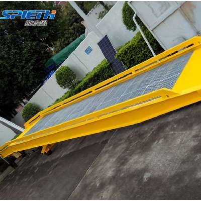 Mobile dock deck loading ramp